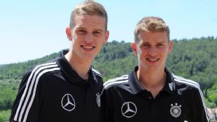 Sven and Lars pose for the cameras